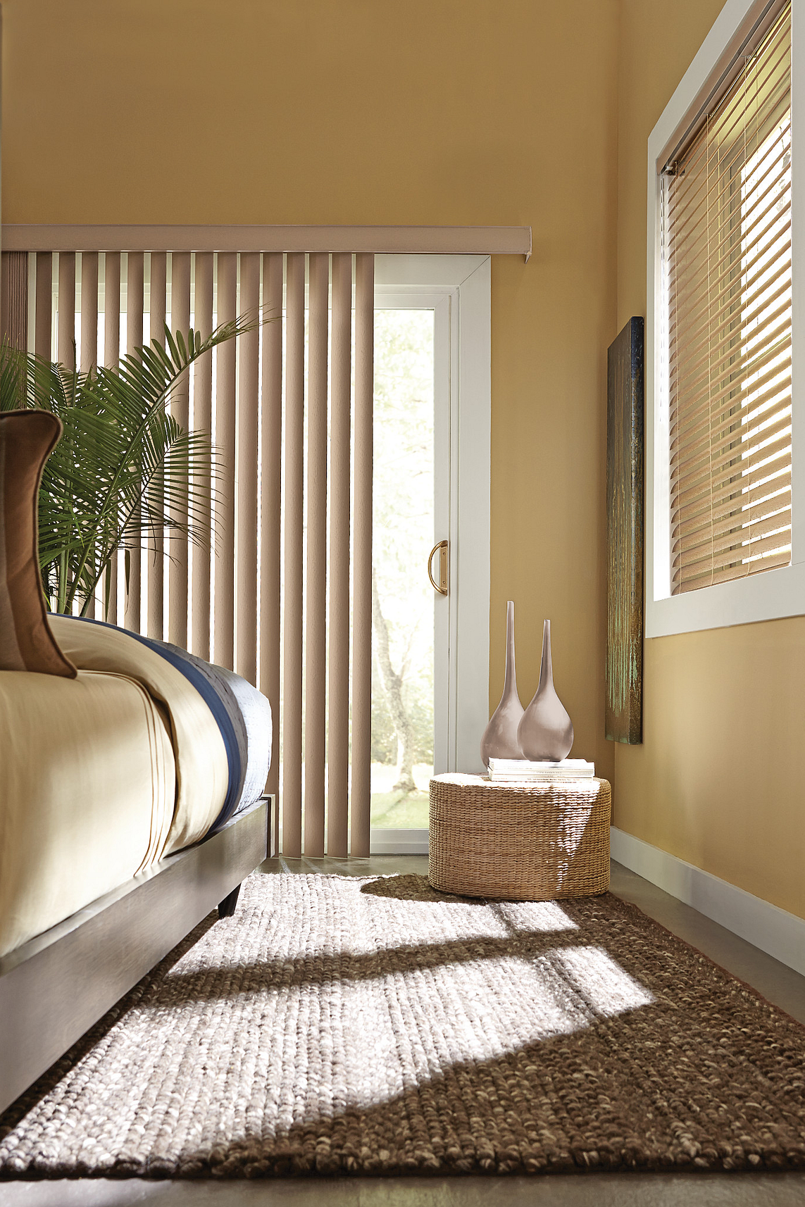 Vertical Blinds bedroom beje